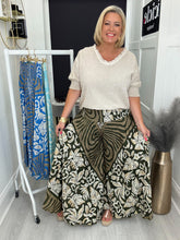 Load image into Gallery viewer, Ebony trousers - 3 colours