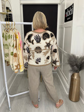 Load image into Gallery viewer, Shelly top - 6 colours