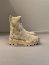 Load image into Gallery viewer, Gemma boots - beige