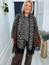 Load image into Gallery viewer, Tina reversible scarf - 2 Colours