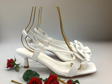 Load image into Gallery viewer, Rose heels - White