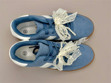 Load image into Gallery viewer, Pearly trainers - Blue