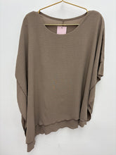 Load image into Gallery viewer, Lynne top - 11 colours