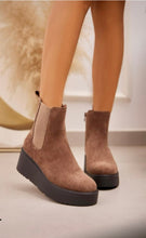 Load image into Gallery viewer, Sarah boots - beige