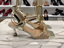 Load image into Gallery viewer, Trinity heels - gold