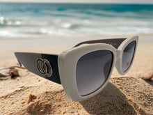 Load image into Gallery viewer, Chantel Sunglasses - 5 Colours