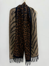 Load image into Gallery viewer, Tina reversible scarf - 2 Colours