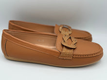 Load image into Gallery viewer, Leila loafers - tan. LAST PAIR