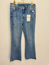 Load image into Gallery viewer, Flora Jeans