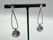 Load image into Gallery viewer, Naomi Earrings