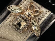 Load image into Gallery viewer, Bee trainers