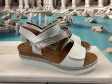 Load image into Gallery viewer, Molly Wedges - white