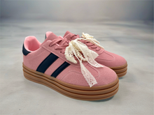 Load image into Gallery viewer, Pearly trainers - Pink