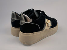 Load image into Gallery viewer, Bee trainers