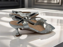 Load image into Gallery viewer, Trinity heels - silver