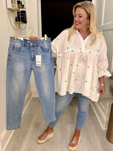 Load image into Gallery viewer, Vicky Jeans - light