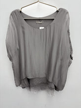 Load image into Gallery viewer, Leila top - 13 colours