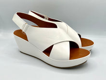 Load image into Gallery viewer, Clara wedges - white