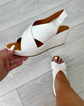 Load image into Gallery viewer, Clara wedges - white