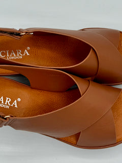 Load image into Gallery viewer, Clara wedges - tan
