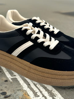 Load image into Gallery viewer, Kirsty trainers
