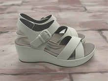 Load image into Gallery viewer, Harmony wedges - white
