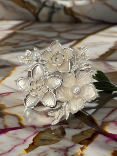 Load image into Gallery viewer, Paula brooch
