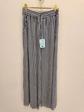 Load image into Gallery viewer, Esther trousers - 2 colours
