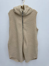 Load image into Gallery viewer, Teddy gilet - 5 colours
