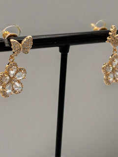Load image into Gallery viewer, Petal Earrings
