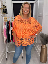 Load image into Gallery viewer, Carrie top - 11 colours
