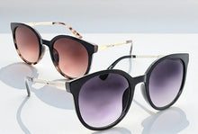 Load image into Gallery viewer, Robyn Sunglasses - 2 colours
