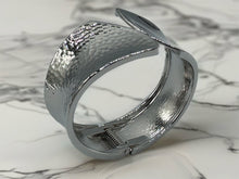 Load image into Gallery viewer, Tula Bangle - 2 Colours
