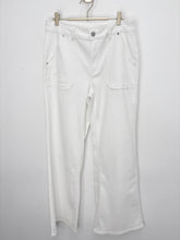 Load image into Gallery viewer, Keira jeans - 2 colours, 5 sizes
