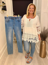 Load image into Gallery viewer, Eve jeans - light
