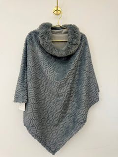 Load image into Gallery viewer, Amara poncho
