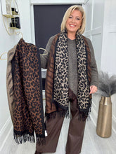 Load image into Gallery viewer, Tina reversible scarf - 2 Colours
