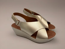 Load image into Gallery viewer, Clara wedges - gold
