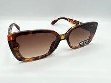 Load image into Gallery viewer, Deanna Sunglasses - 4 Colours
