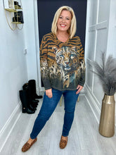 Load image into Gallery viewer, Trés chic top
