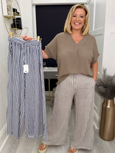 Load image into Gallery viewer, Esther trousers - 2 colours
