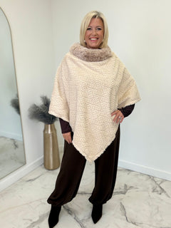 Load image into Gallery viewer, Amara poncho
