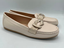 Load image into Gallery viewer, Leila loafers - nude
