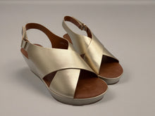 Load image into Gallery viewer, Clara wedges - gold
