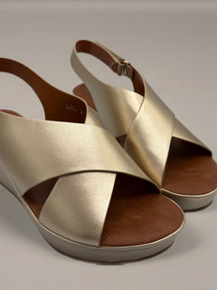Load image into Gallery viewer, Clara wedges - gold
