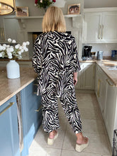 Load image into Gallery viewer, Helen Jacket. DUE BACK IN TOMORROW 27/8. Do your notify me’s
