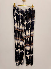 Load image into Gallery viewer, Chrissy trousers - 4 colours
