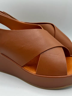Load image into Gallery viewer, Clara wedges - tan
