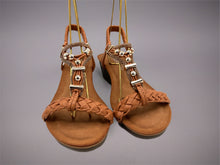 Load image into Gallery viewer, Claudia wedges - Camel
