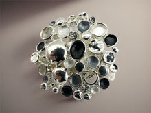 Load image into Gallery viewer, Sophie Magnetic Brooch - 3 Colours
